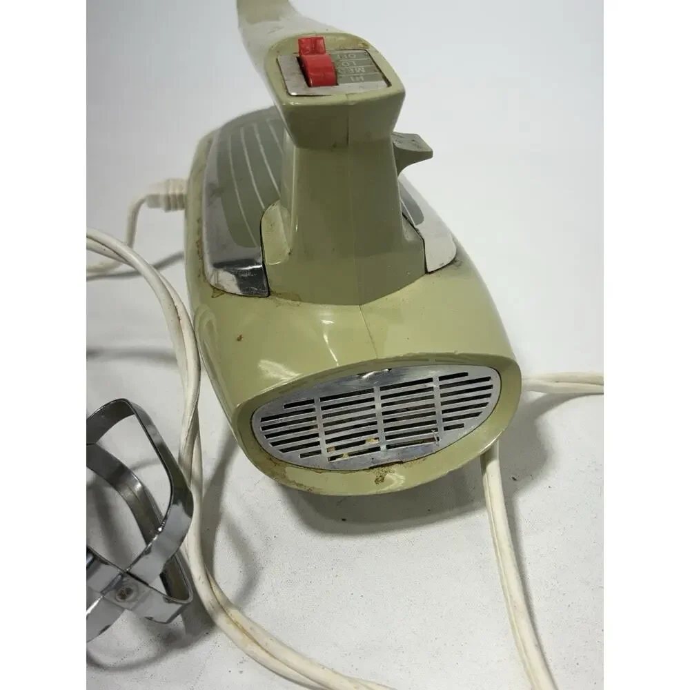 Vintage General Electric Hand Mixer Avocado Green MCM GE w/ Beaters WORKING